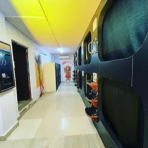  Ostello Madsquad Dorms &